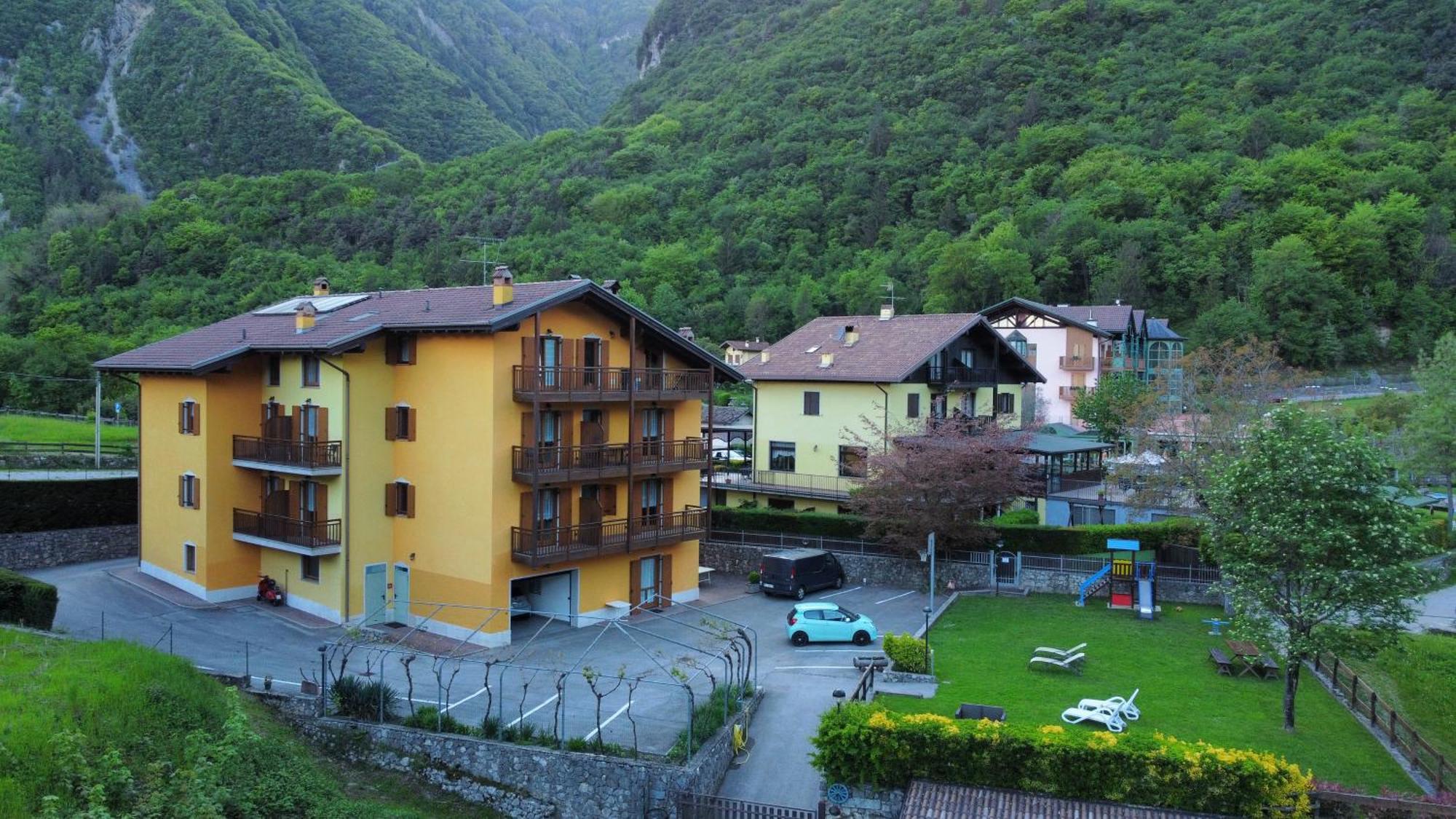 Residenza Arcobaleno Aparthotel Tenno Luaran gambar